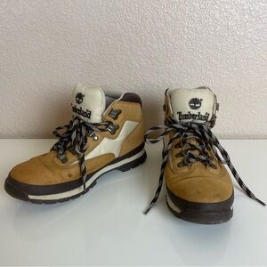 Timberland Vintage Style Women’s Camel Leather Lace-up Hiking Boots